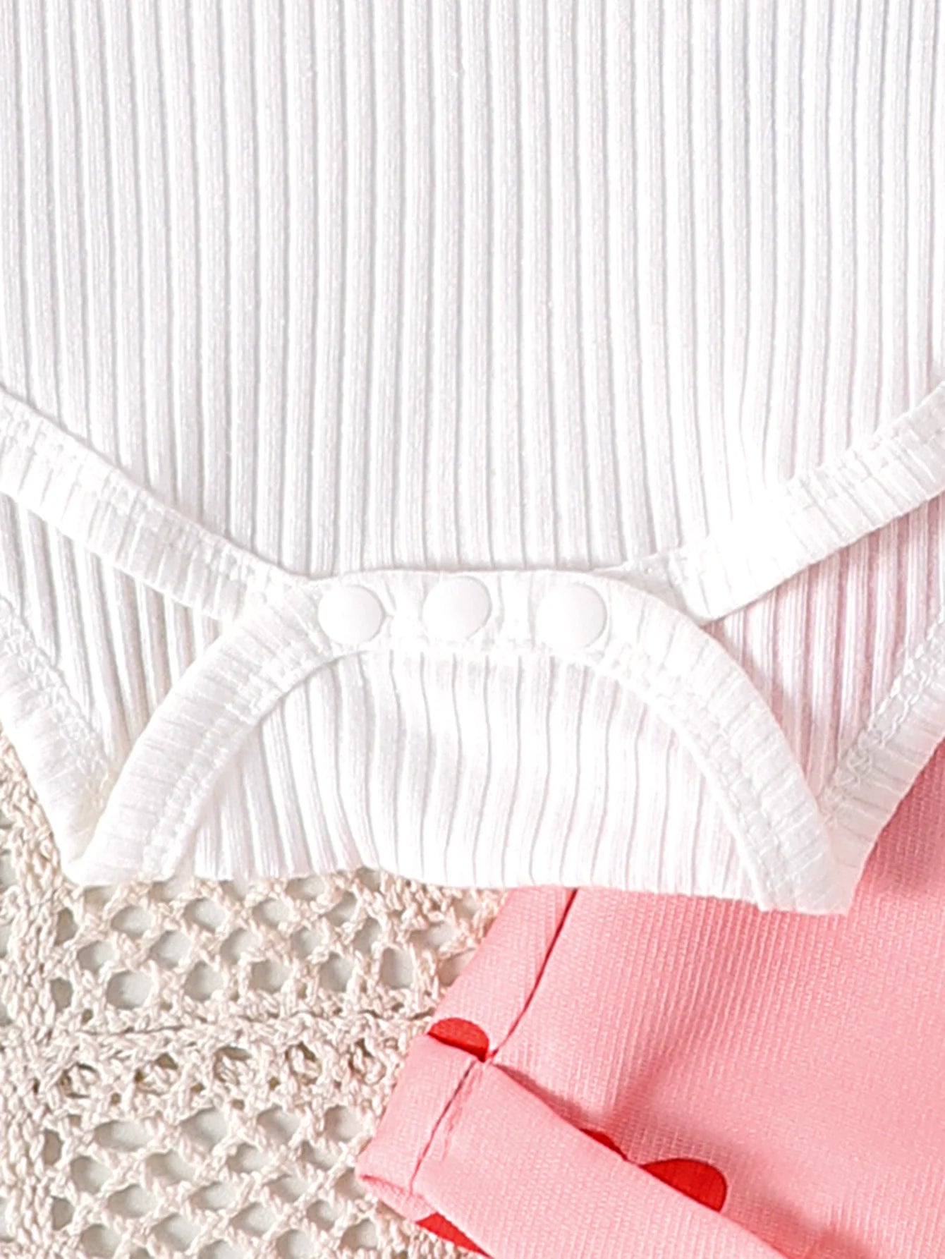 2PCS Summer New Sweet And Cute Girls And Babies Solid Color Short-Sleeved Top + Pink Love Printed Suspender Shorts