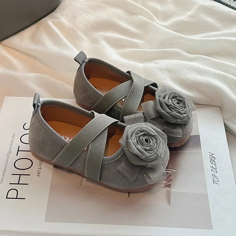 Girls Princess Shoes with Sweet Flowers New Kids Flat Shoes Soft Sole Girls Moccasins Fashion Versatile Dance Shoes Cute