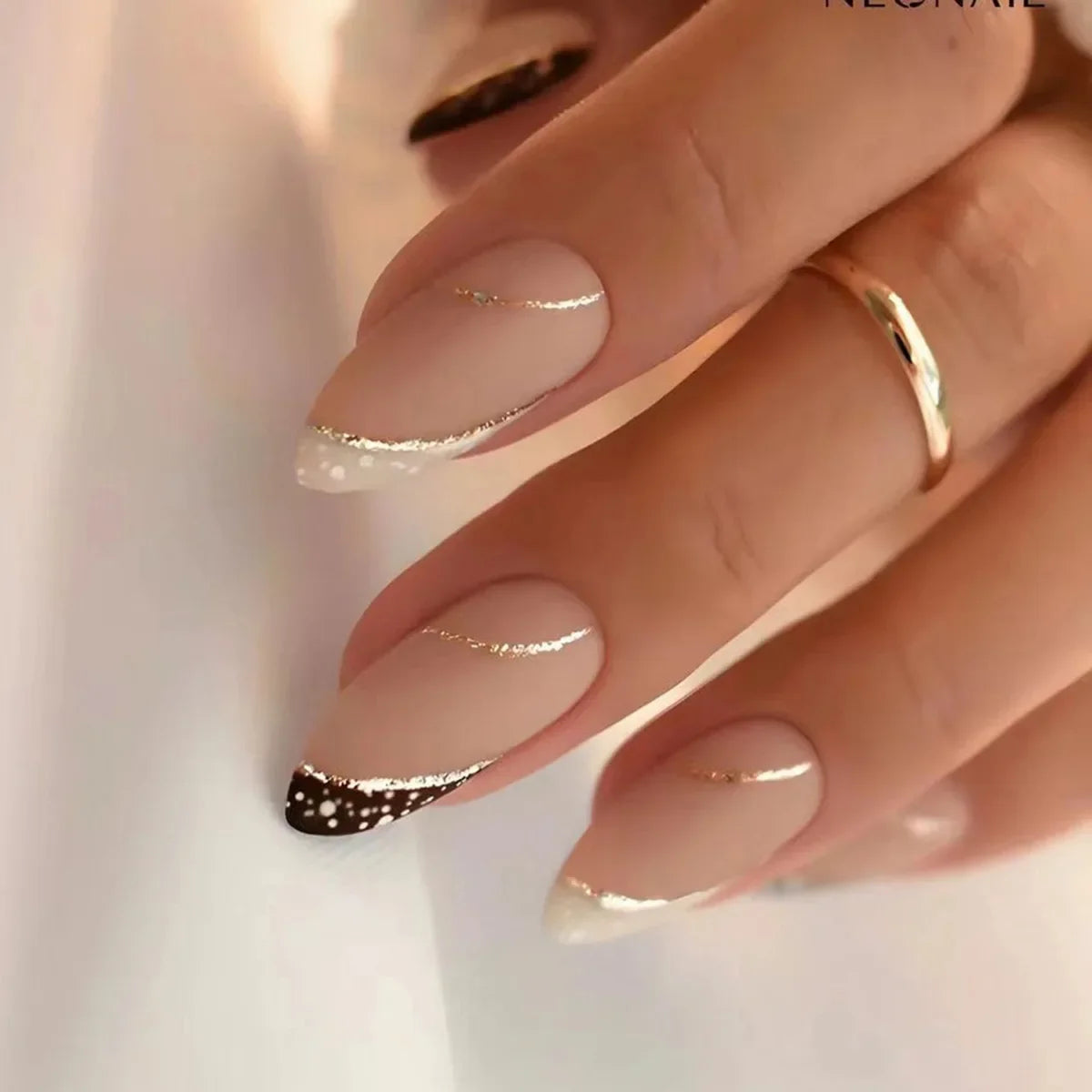 24Pcs Mid-length False Nails with Almond Head Design Brown Gold Lines Fake Nails Oval Wearable French Press on Nail Tips
