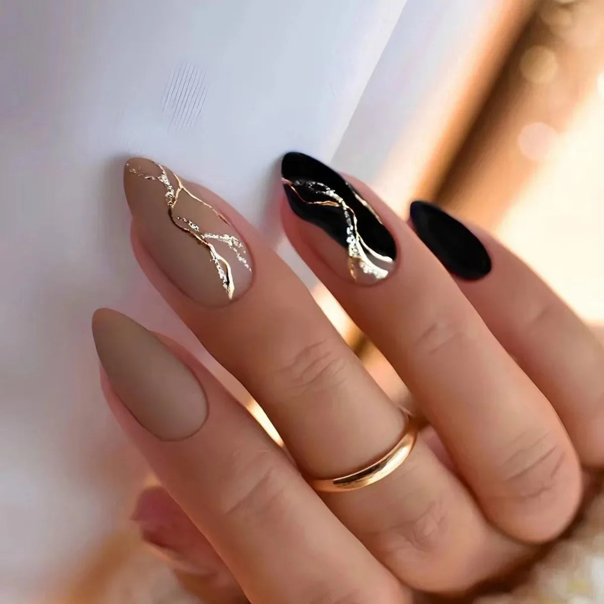 24Pcs Mid-length False Nails with Almond Head Design Brown Gold Lines Fake Nails Oval Wearable French Press on Nail Tips