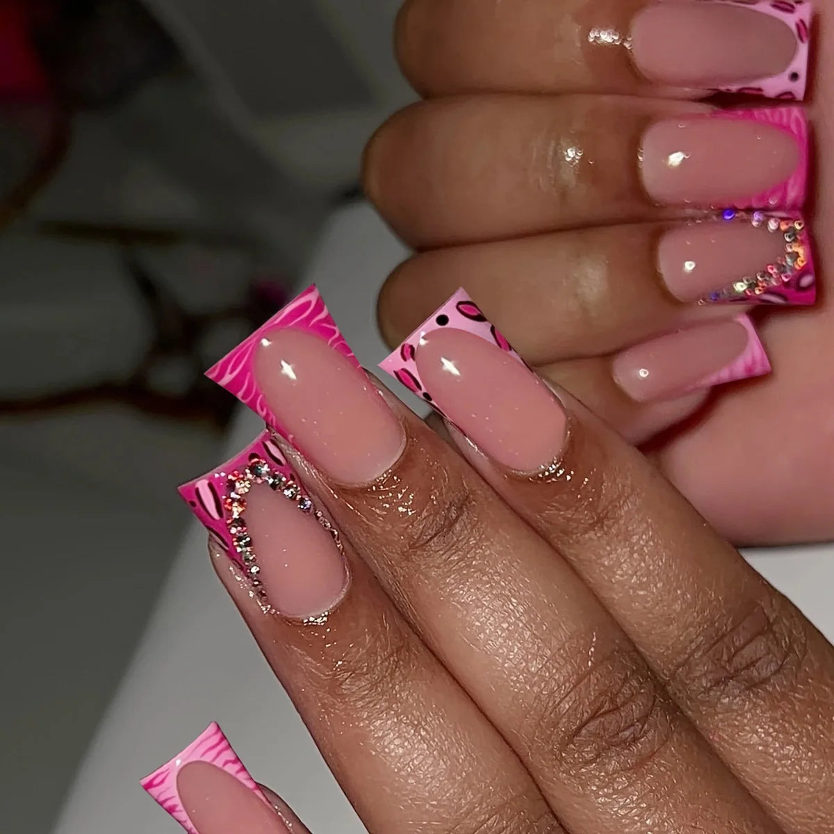 24Pcs French Fake Nails Pink Rhinestone Design False Nail Duckbill Shaped Wearable Manicure Full Cover Press on Nails for Women