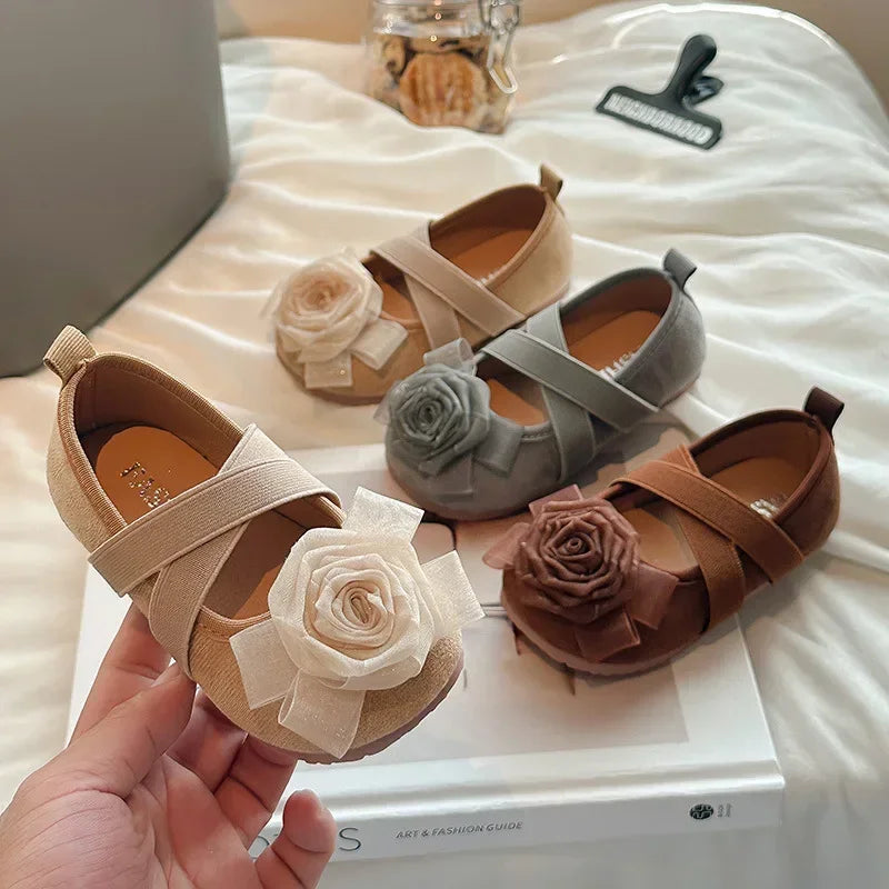 Girls Princess Shoes with Sweet Flowers New Kids Flat Shoes Soft Sole Girls Moccasins Fashion Versatile Dance Shoes Cute