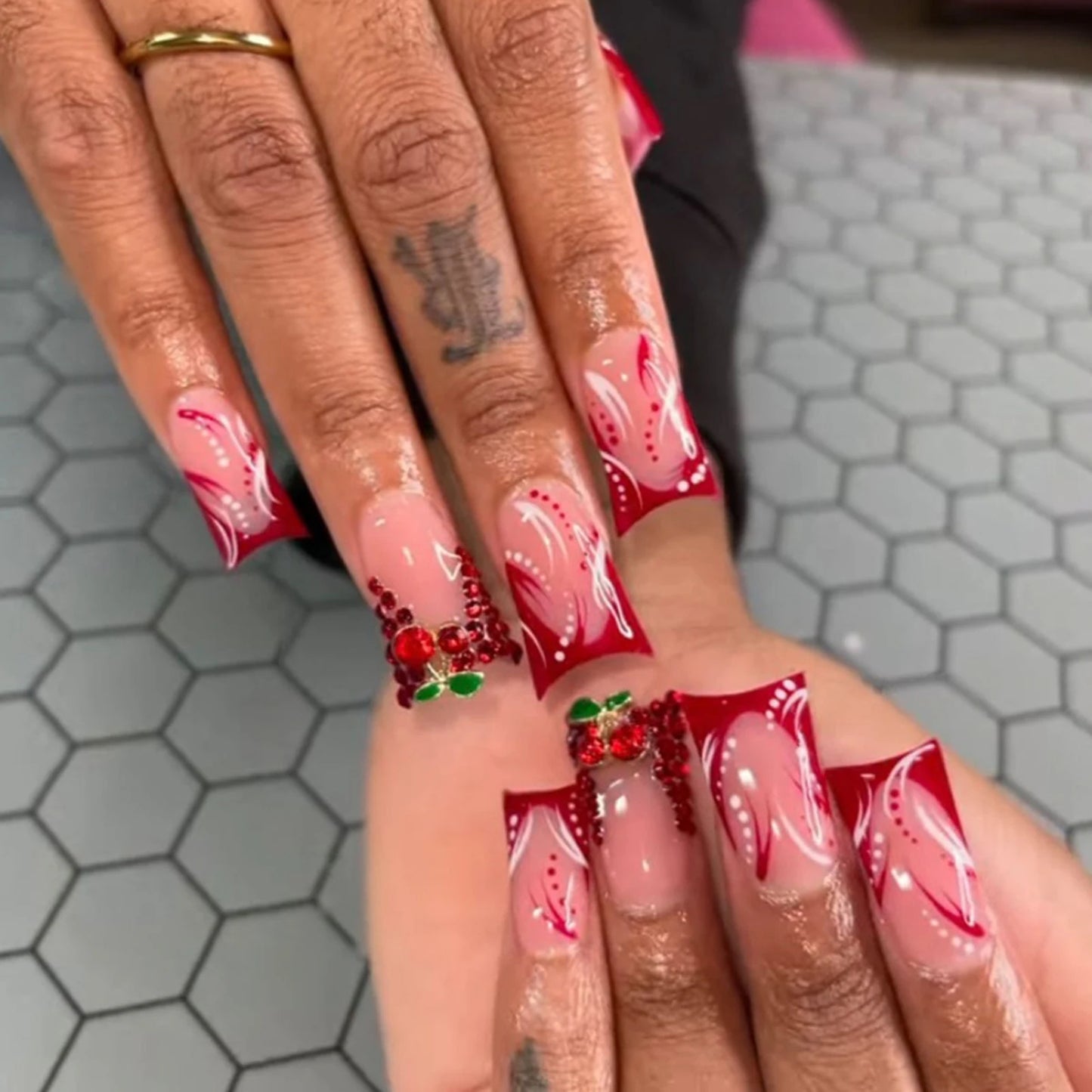 24pcs Duckbill Shaped Fake Nails Gold Butterfly Rhinestone Design False Nail Tips Wearable Full Cover French Press on Nails