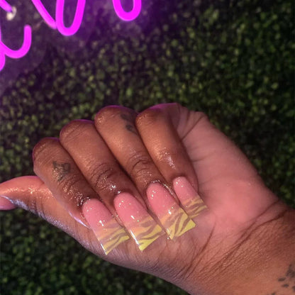 24pcs Duckbill Shaped Fake Nails Gold Butterfly Rhinestone Design False Nail Tips Wearable Full Cover French Press on Nails