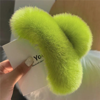 New Winter Faux Fur Hair Claw Elegant Acrylic Hairpins Plush Hair Clip Barrette Crab Headwear for Women Girls Hair Accessories