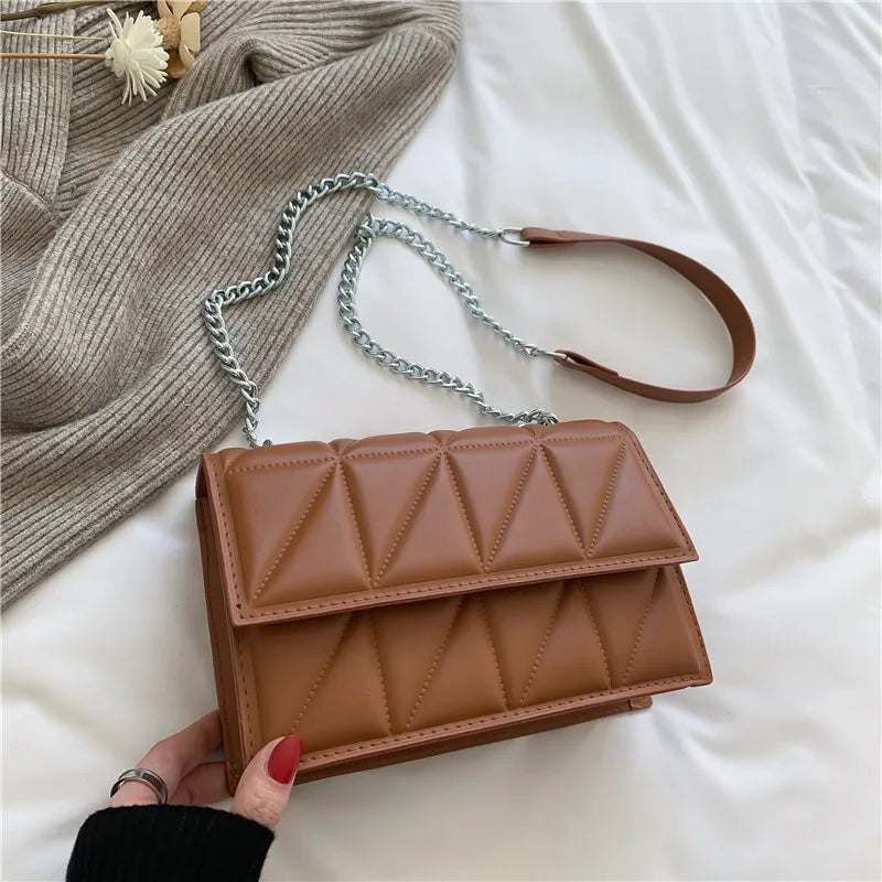 Fashionable and trendy women's crossbody bag