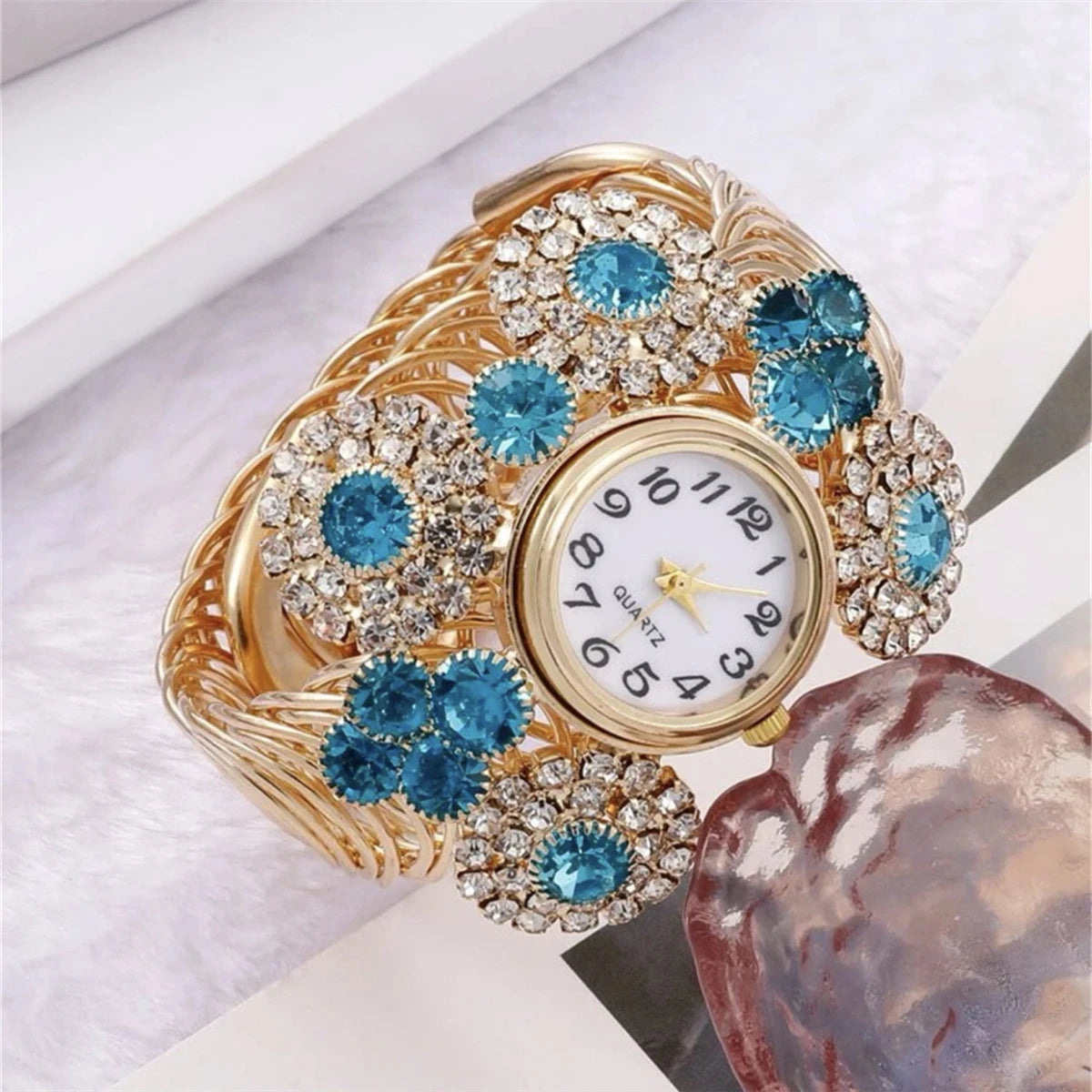 6pcs set of personalized luxury women's bracelets, bracelets, quartz watches, trendy and fashionable full diamond versatile holi