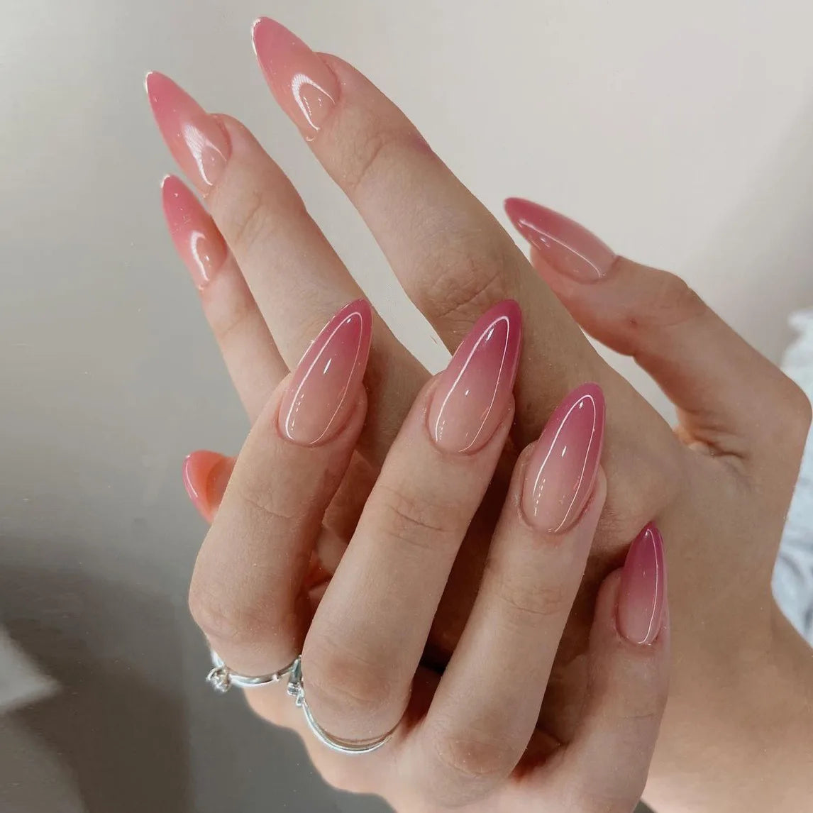 Ins Sweet Gradient Pink False Nail Patch Almond Glossy Korean Style Fake Nail Wearable 24pcs Artificiall Nails Free Shipping