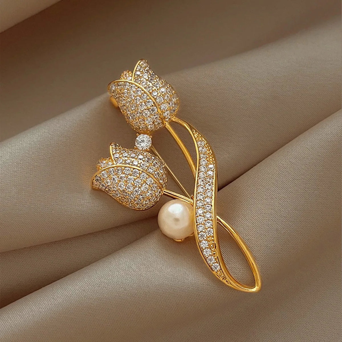 1PCS New Tulip Flower Golden Brooch Elegant Design Sense Rose White Stone Jewelry