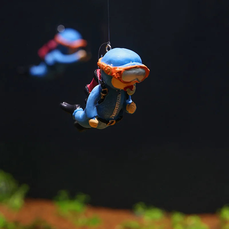2 Pack Fish Tank Decorations, Cute Little Diver Ornament Floating Aquarium Accessories (Orange, Blue)