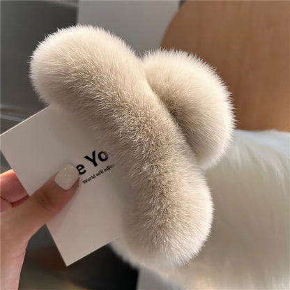 New Winter Faux Fur Hair Claw Elegant Acrylic Hairpins Plush Hair Clip Barrette Crab Headwear for Women Girls Hair Accessories