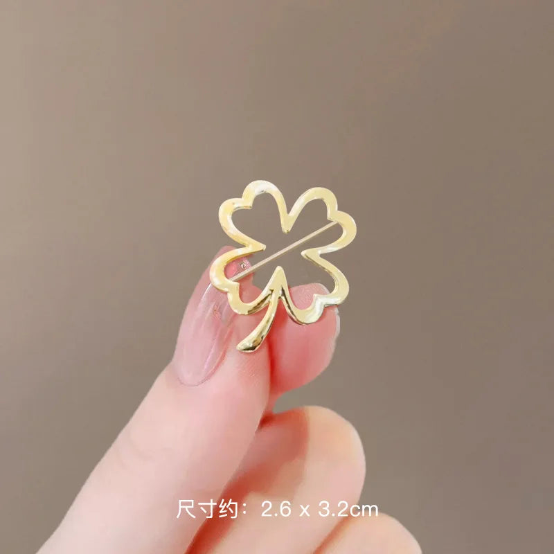 1PCS New Tulip Flower Golden Brooch Elegant Design Sense Rose White Stone Jewelry