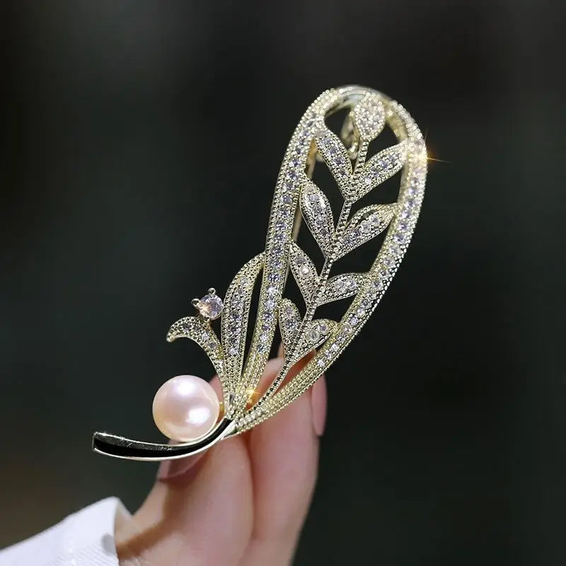 1PCS New Tulip Flower Golden Brooch Elegant Design Sense Rose White Stone Jewelry