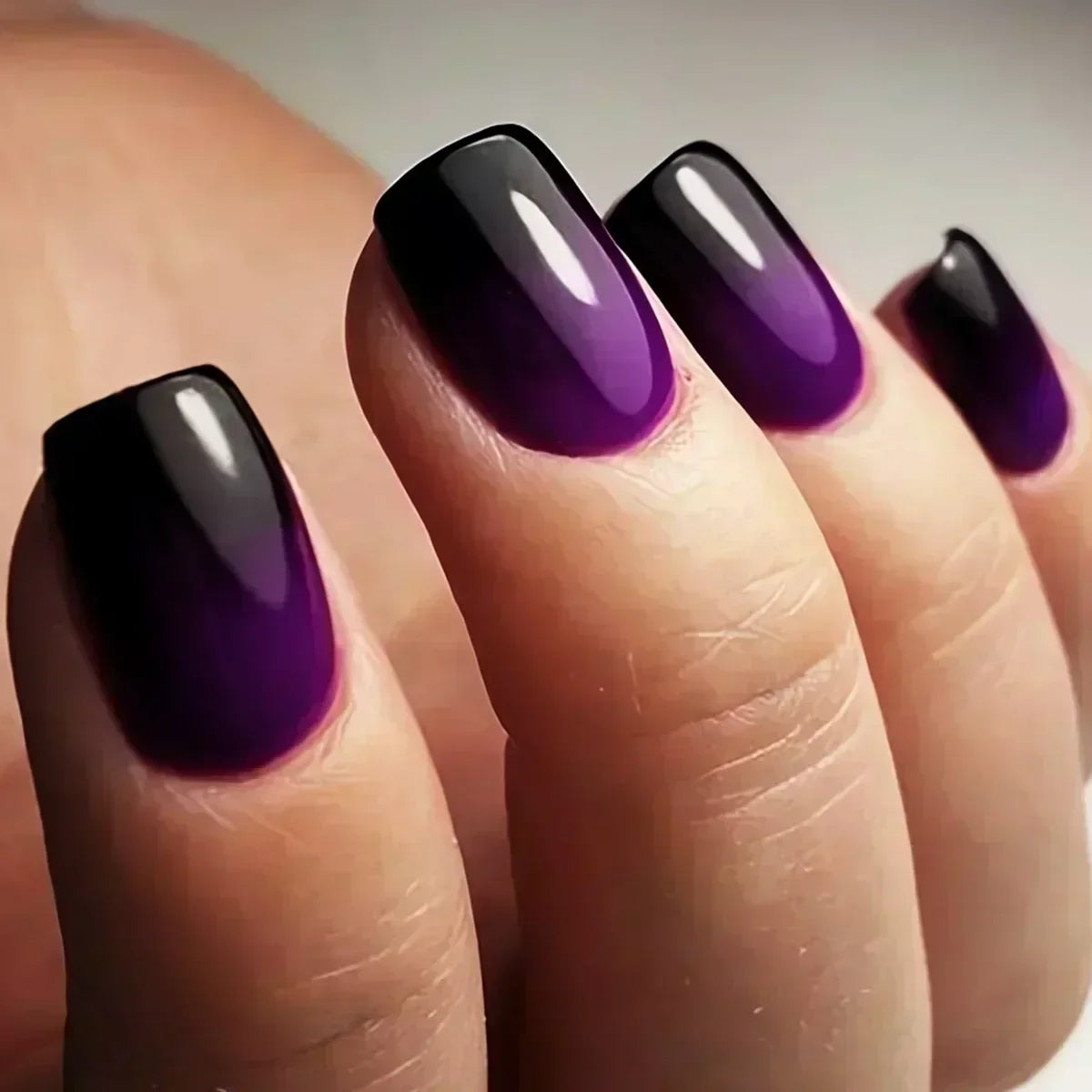 24Pcs Sweet Cool Press on Nails Short Square False Nail Gradient Glitter Line Fake Nails Full Cover Glossy Acrylic Manicure Nail
