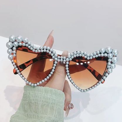 2025 Fashion Large Frame Heart Designer Sunglasses Pearl-set Personality Beach Just Married Sunglasses Bridesmaid Gift UV400