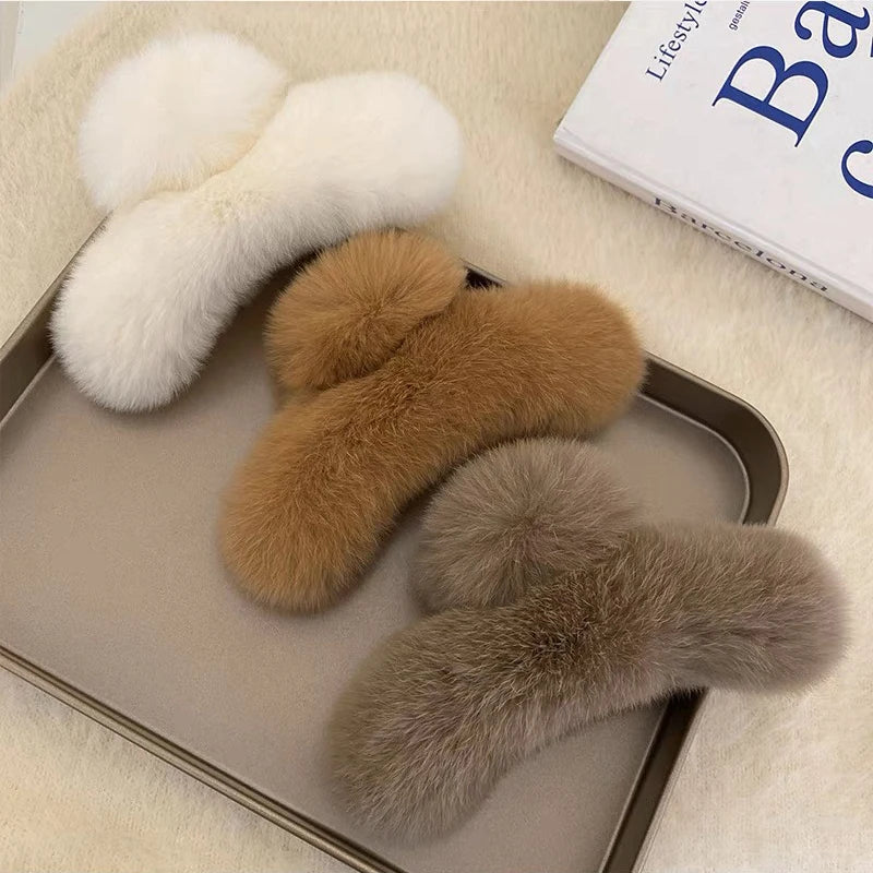 New Winter Faux Fur Hair Claw Elegant Acrylic Hairpins Plush Hair Clip Barrette Crab Headwear for Women Girls Hair Accessories