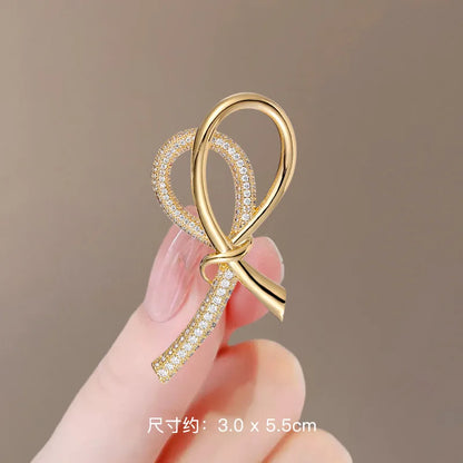 1PCS New Tulip Flower Golden Brooch Elegant Design Sense Rose White Stone Jewelry