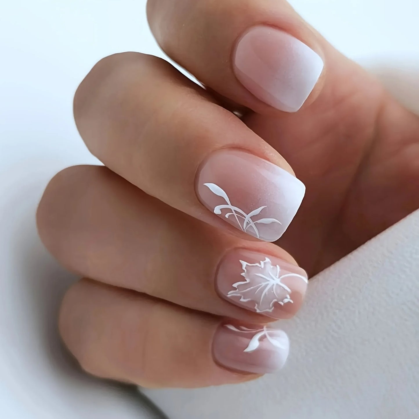 Fairy White Flower Fake Nails Pink French Style Press on Nails Short Square Wearable False Nails for Women Girls DIY Manicure