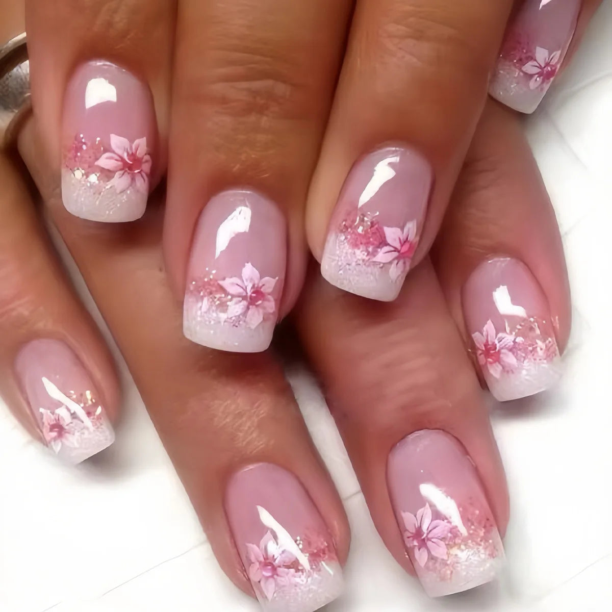 Fairy White Flower Fake Nails Pink French Style Press on Nails Short Square Wearable False Nails for Women Girls DIY Manicure