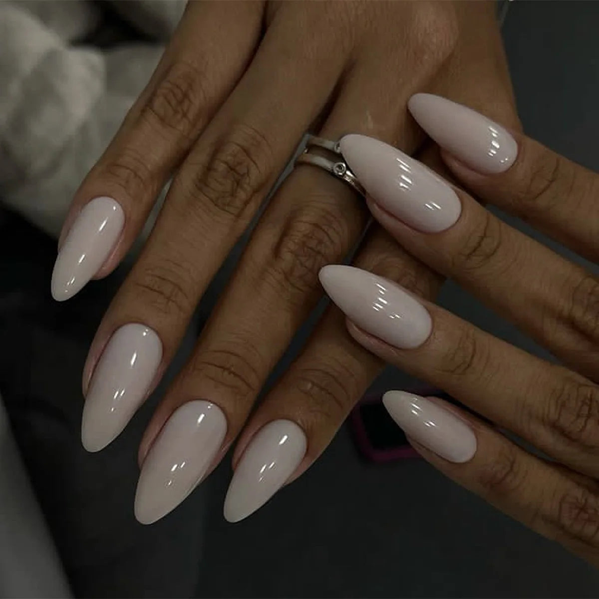 24Pcs Short Square Nude Fake Nails Art White Edge Glossy Artificial French False Nails Removable Full Cover Press on Nail Tips