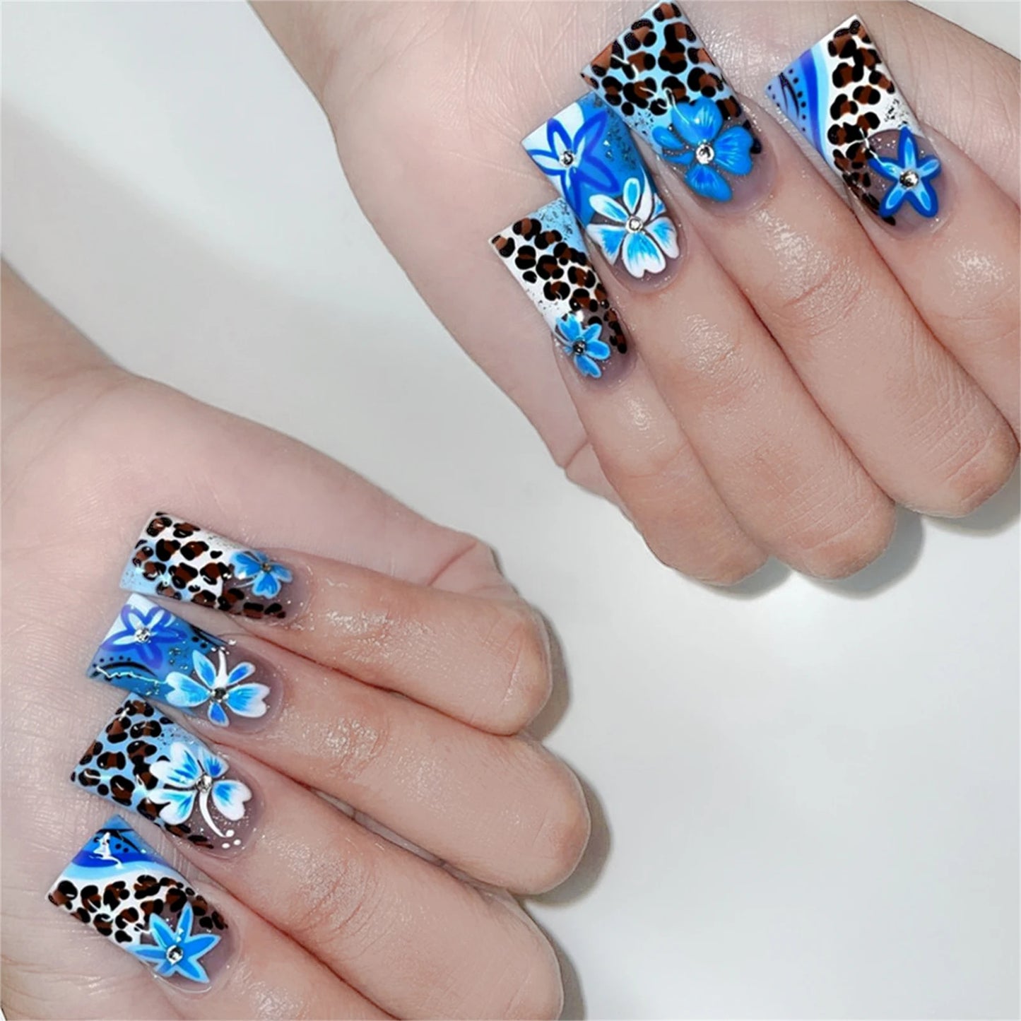 24pcs Duckbill Shaped Fake Nails Gold Butterfly Rhinestone Design False Nail Tips Wearable Full Cover French Press on Nails