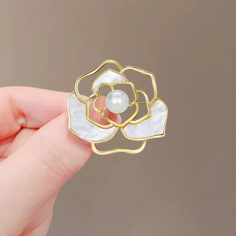 1PCS New Tulip Flower Golden Brooch Elegant Design Sense Rose White Stone Jewelry